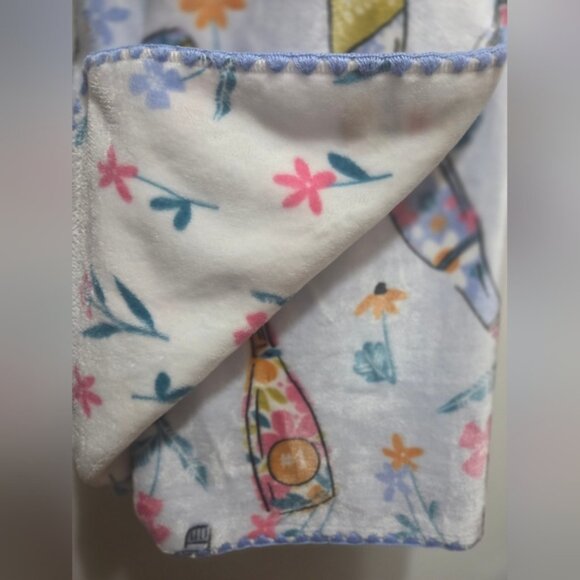 Envogue Plush Throw with Floral & Wine Bottles Design. Perfect for chilly nights - Picture 7 of 7